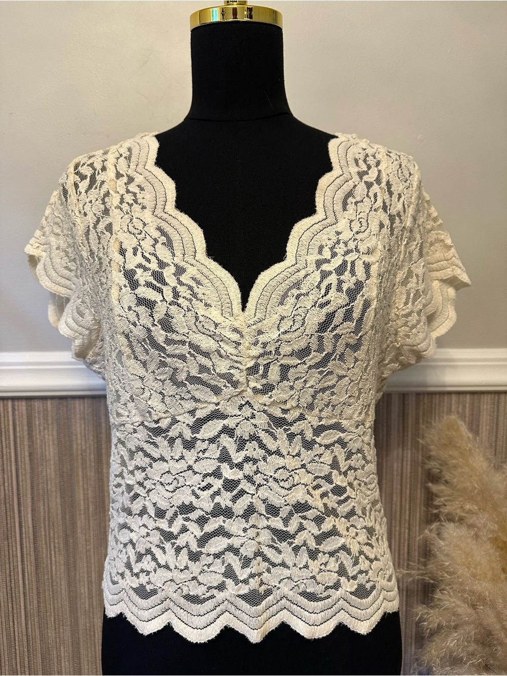 Shyanne‎ Cream Lace Scalloped Western Boho Top Size Large